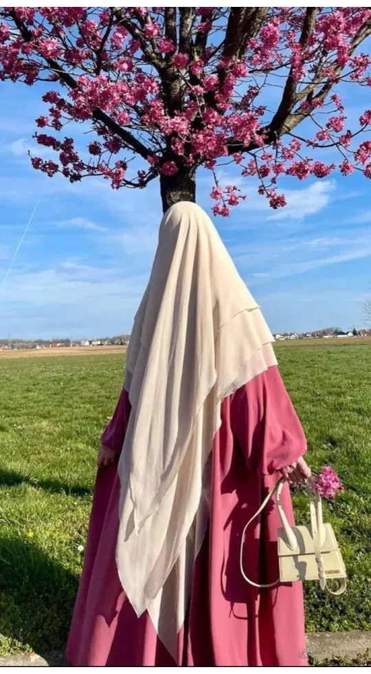 خمار حسناء