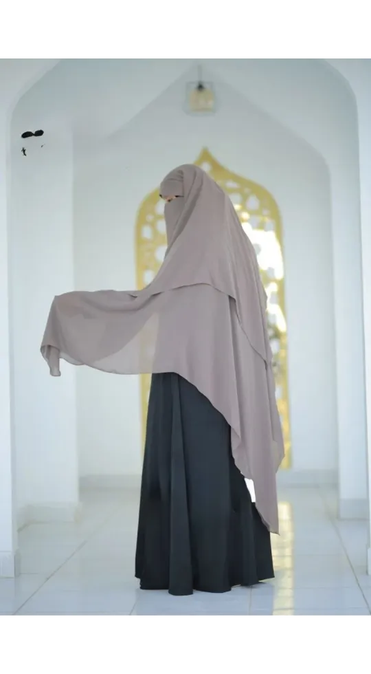 نقاب الملكي العملاق