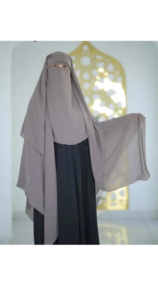نقاب الملكي العملاق